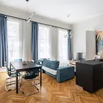 Styled Close To The River Danube. بودابست