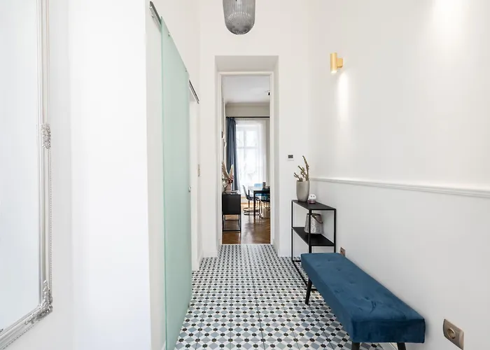 Styled Close To The River Danube. Apartman *