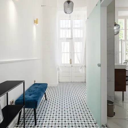 Apartment Styled Close To The River Danube.