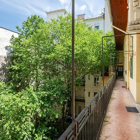 Apartament Styled Close To The River Danube. *