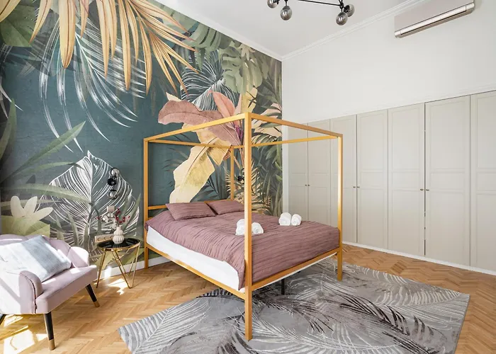 Styled Close To The River Danube. * Budapeszt