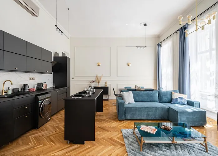 Styled Close To The River Danube. * Budapeszt