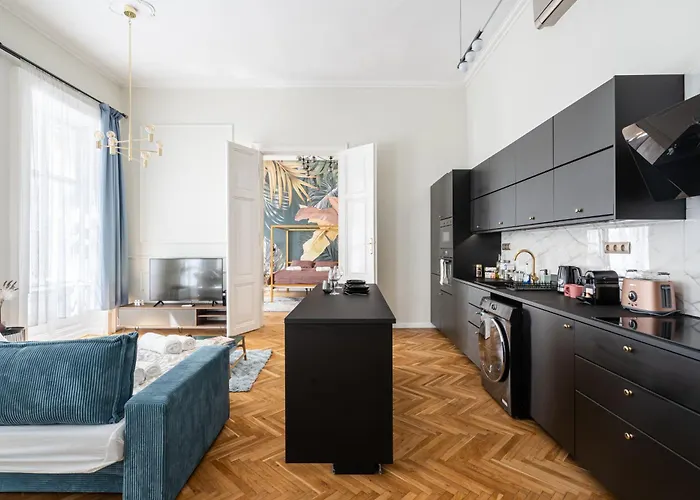 Styled Close To The River Danube. Apartament