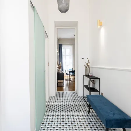 Styled Close To The River Danube. Apartamento *