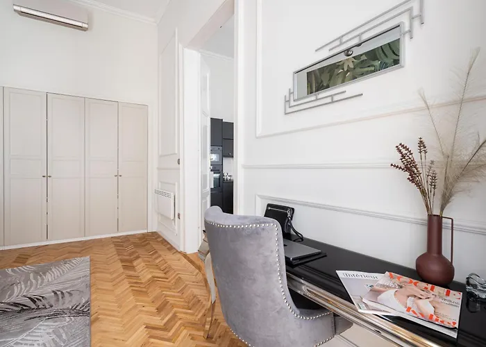 Styled Close To The River Danube. * Budapesta