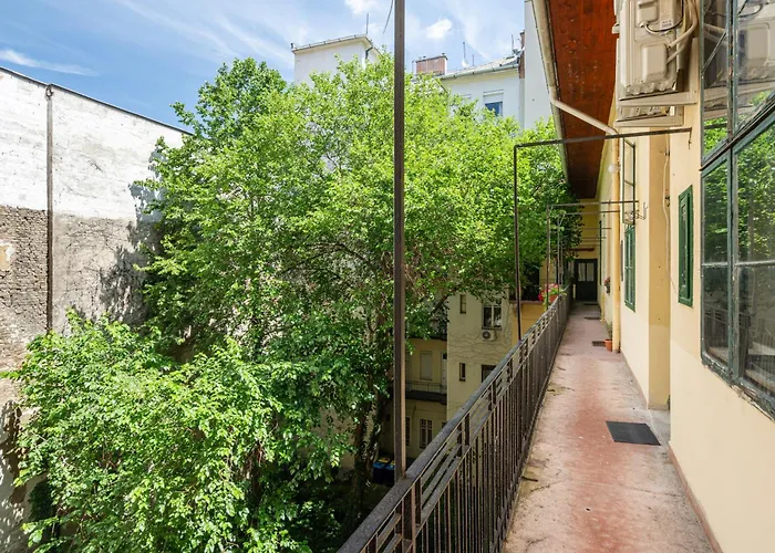 Apartament Styled Close To The River Danube. *